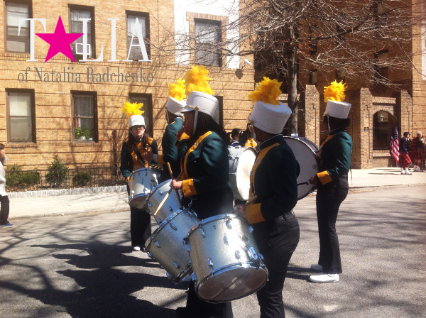 Подготовка к параду. 3 авеню, Бруклин.